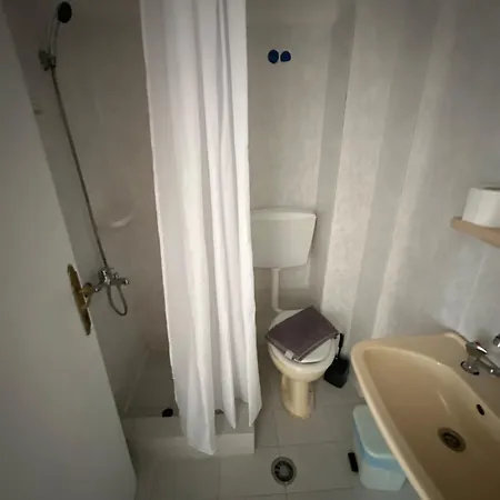 ゲストハウス Pansion Angela 3*